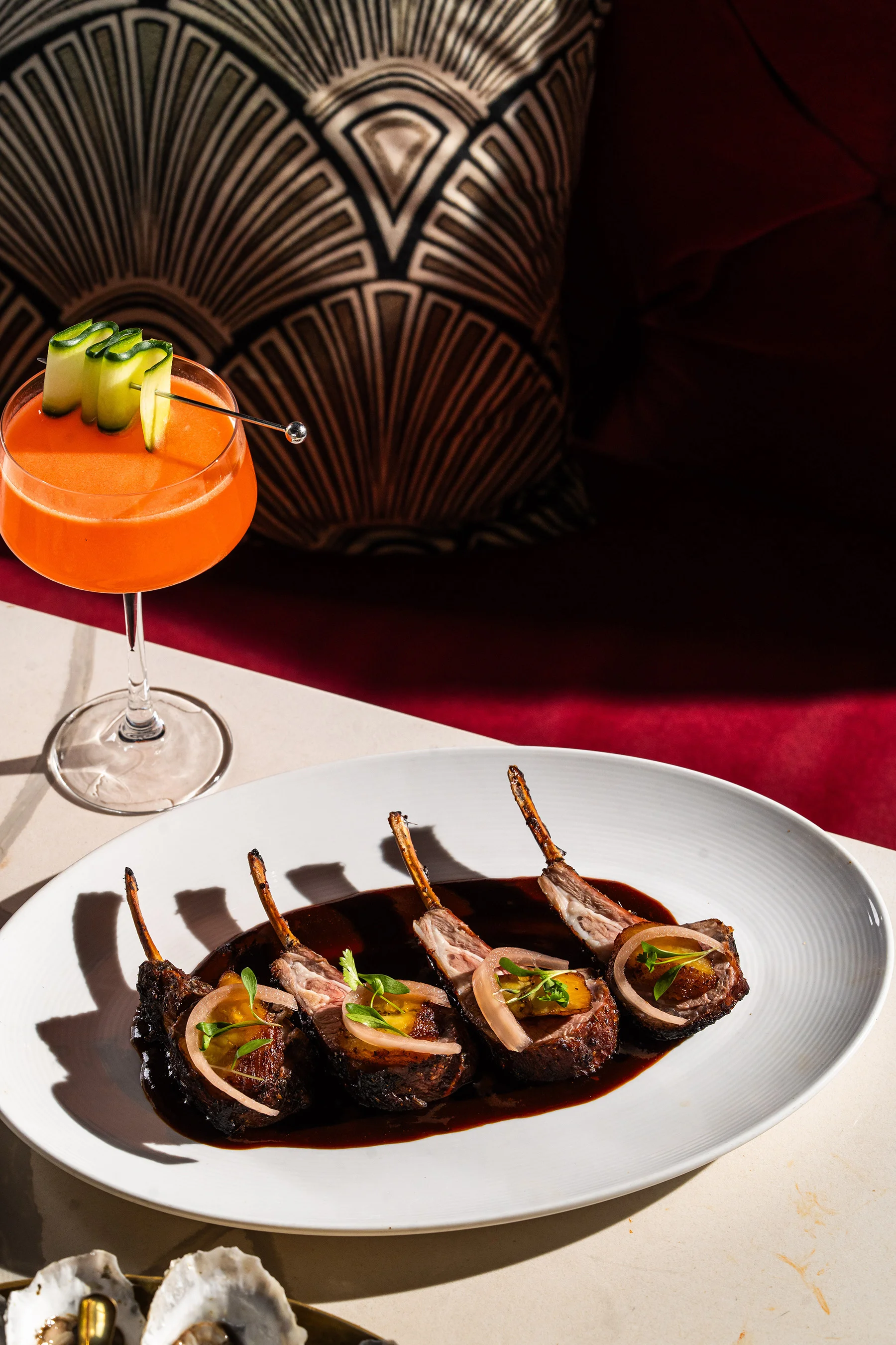Lamb chops with cocktail